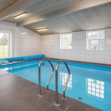 24 Person In Oster Assels