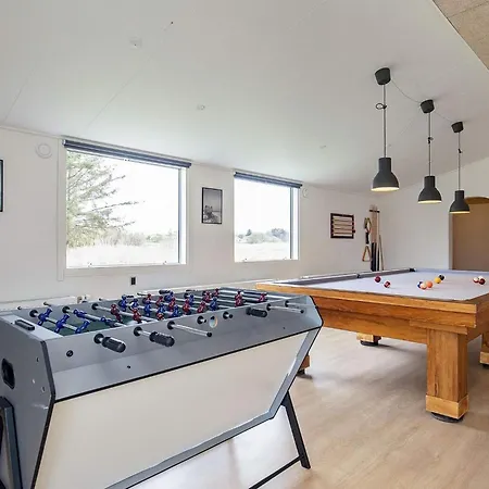 24 Person In Oster Assels